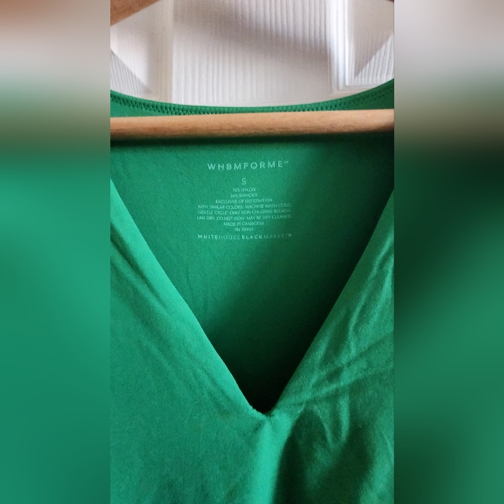 White House Black Market Forme Women's Green V-Neck Top